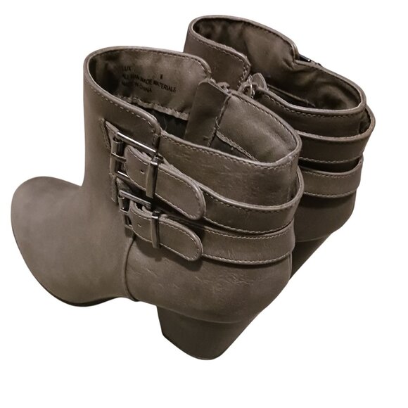 Charlotte Russe Lux Ankle‎ Booties in Gray, Size 8, Almond Toe, Buckle Detail - Picture 5 of 9